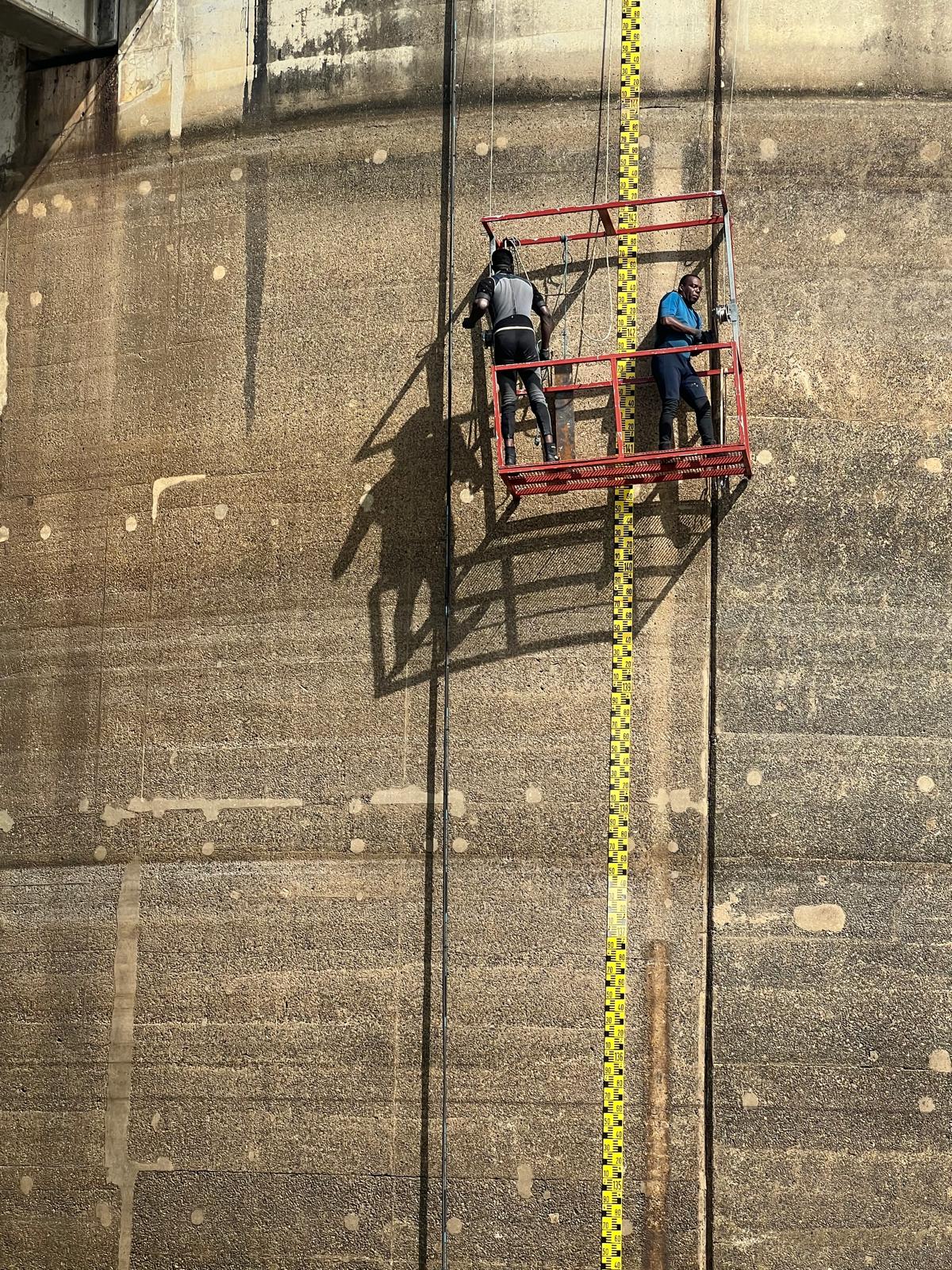 Hydroelectric dam works 4